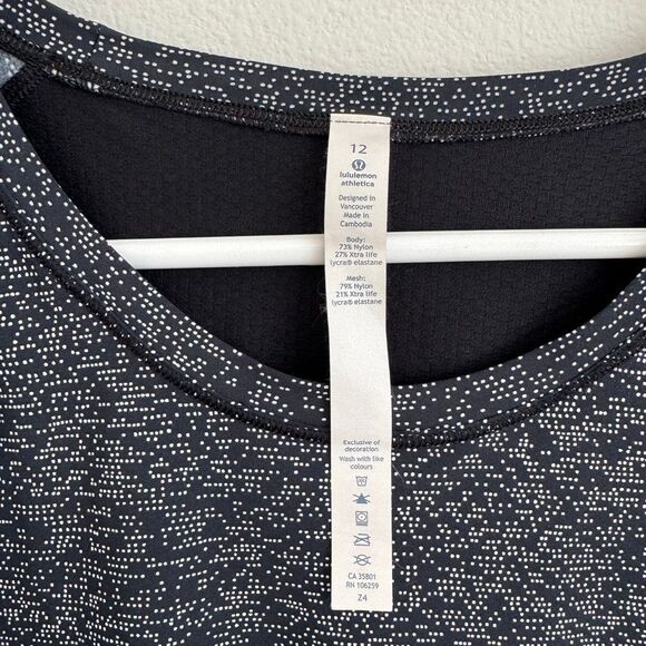 Lululemon Quick Pace Soundwave Black White Split Back Short Sleeve Mesh Size 12 - Picture 2 of 4